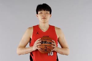 毕竟年轻！杨瀚森今年季后赛打浙江也哭了 全场2分4板3帽 6犯离场