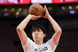 张卫平:虽然开拓者大领先 但除非勇士投降估计不会再上杨瀚森 张卫平:虽然开拓者大领先 但除非勇士投降估计不会再上杨瀚森