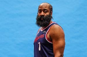 全靠我了!哈登半场独砍20分率队反超😢一个助攻也没送出去 全靠我了!哈登半场独砍20分率队反超😢一个助攻也没送出去