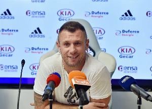 卡萨诺:阿莱格里的球队进一个球后就全线退守,他不会让球员变好 卡萨诺:阿莱格里的球队进一个球后就全线退守,他不会让球员变好