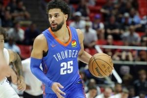 阿杰伊-米切尔:关键时刻要保持冷静理智 在场上做出正确选择 阿杰伊-米切尔:关键时刻要保持冷静理智 在场上做出正确选择