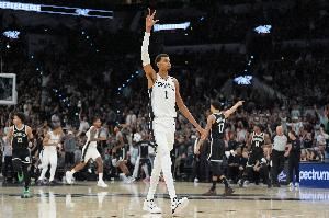 帕金斯:谁能告诉我在21岁的年纪文班的比赛有什么缺陷吗?在线等 帕金斯:谁能告诉我在21岁的年纪文班的比赛有什么缺陷吗?在线等