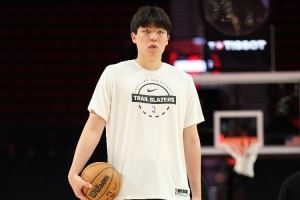 媒体人:出场时间有限 但瀚森的对抗慢慢在提升 场下的训练有效果 媒体人:出场时间有限 但瀚森的对抗慢慢在提升 场下的训练有效果