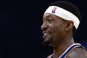 压哨绝杀!比尔:莱昂纳德投出了一个不可思议的投篮 压哨绝杀!比尔:莱昂纳德投出了一个不可思议的投篮