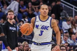 媒体人：贝恩看起来是即插即用型球员 到常规赛被证明啥都是幻觉