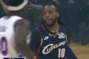 欢迎回来！加兰赛季首秀 底角三分空心命中拿到首分！