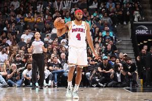 能攻能防！穆迪半场7中4拿到10分1助1断2帽