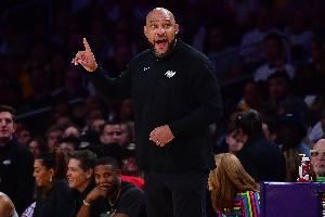 哈姆：现在的球员有话都不会当面跟我说 而是手机上给我发小作文