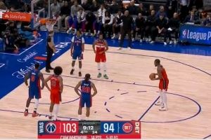 尽显暴力美学！！白魔底线突破腾空 折叠拉满弓双手炸裂暴扣！