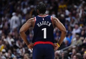 怀特：我们或许应该在最后一次防守中犯规 很高兴哈登没投进