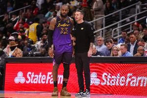 雷迪克：詹姆斯在场上做了一些很棒的决定 没强行做任何事情